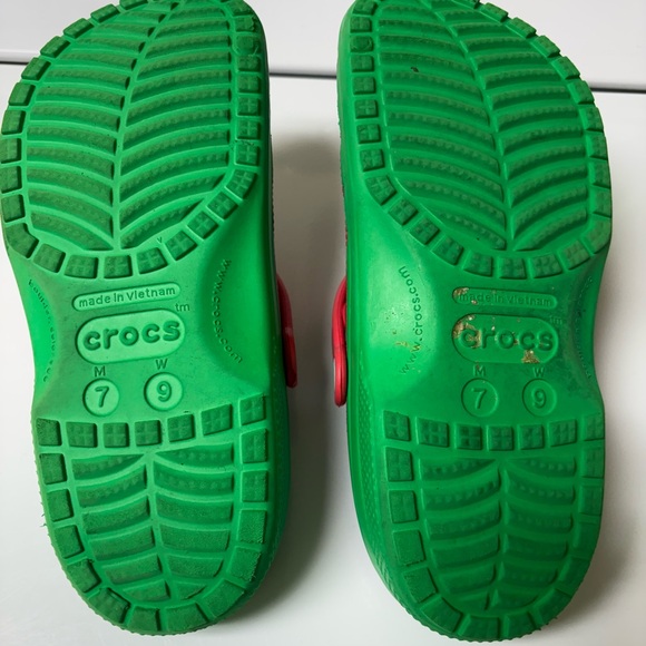 Disney Crocs Red and Green Holiday Clogs - Picture 7 of 7